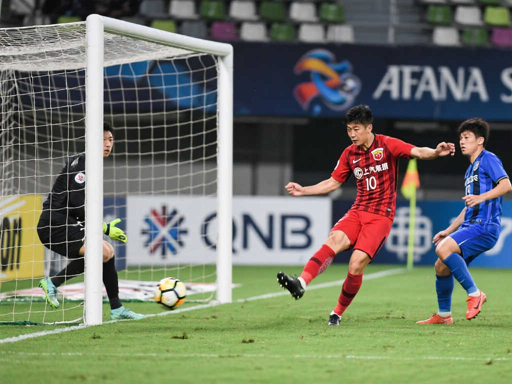 她面对来自 她面对来自