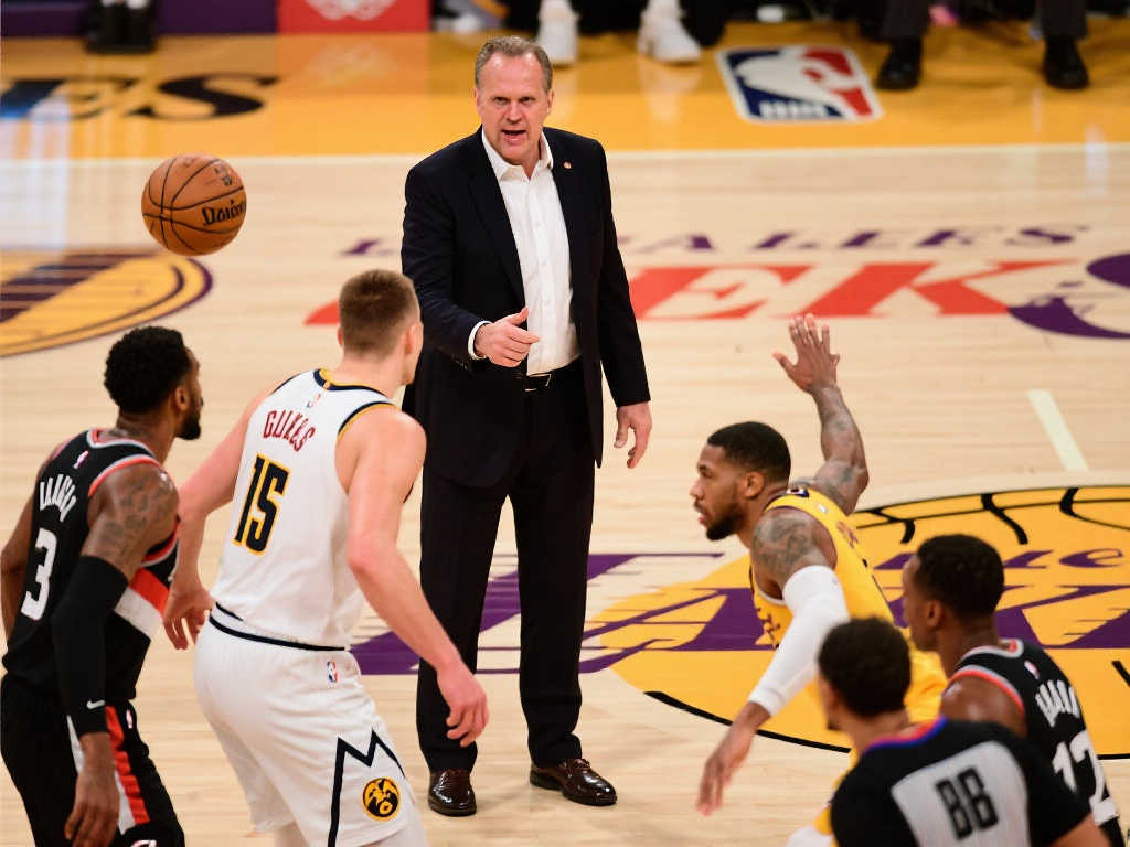 皇马发布对阵西班牙人海报：库尔图瓦单人出镜